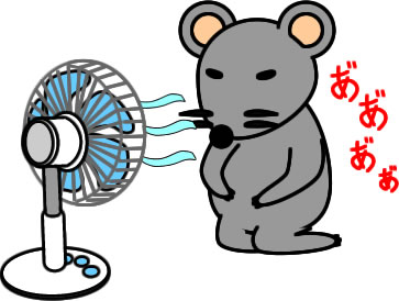 扇風機で涼むネズミのイラスト画像
